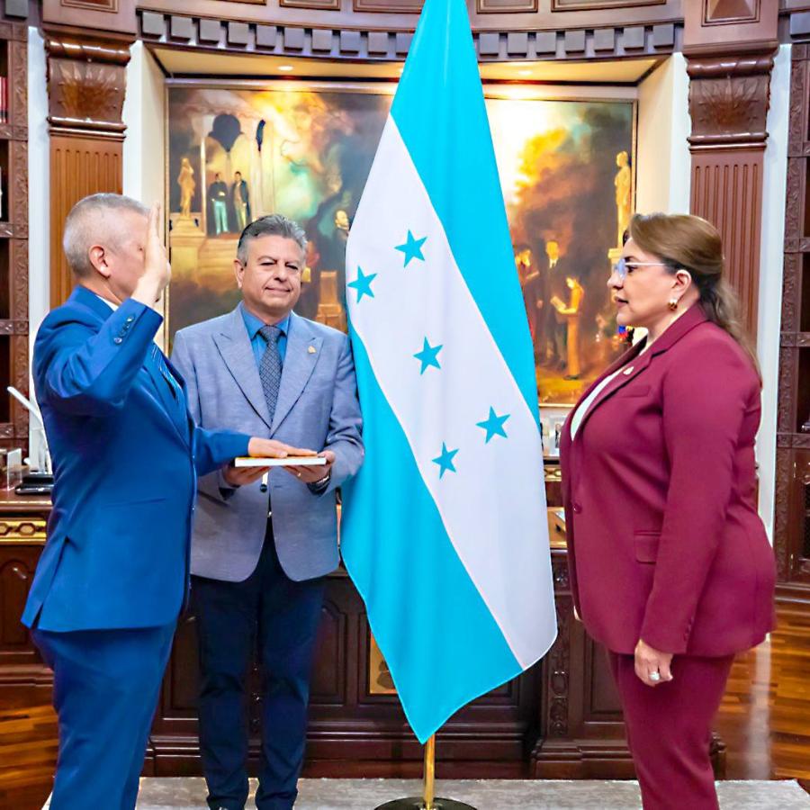 General Roosevelt Hernández asume como Ministro de Defensa Nacional