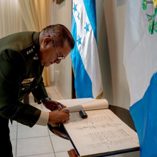 Cooperación mutua en defensa y seguridad se consolida entre Honduras y Guatemala