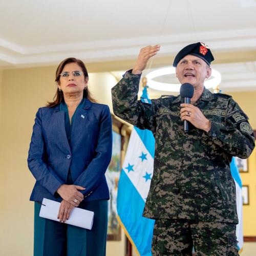 Ministra de Defensa de Honduras ratifica disponibilidad para mantener un diálogo permanente con EE.UU