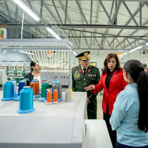 Visita de la Ministra de Defensa Nacional Rixi Moncada a las instalaciones de la Industria Militar de las Fuerzas Armadas