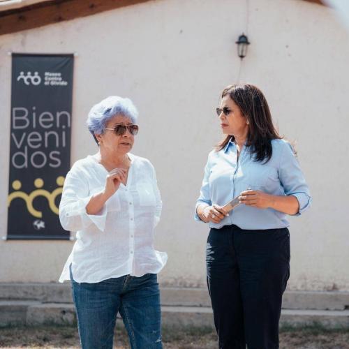 Ministra de Defensa Rixi Moncada visita el Museo Contra el Olvido y rinde homenaje a víctimas