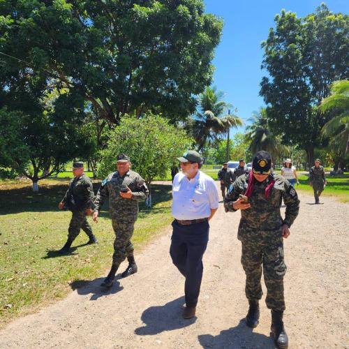 Viceministro de Defensa Nacional visita la Base Naval de Trujillo 