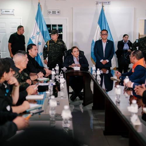 Presidenta Xiomara Castro lidera reunión con Fuerzas Armadas para coordinar acciones de emergencia por lluvias