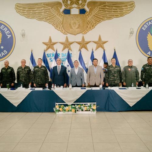 Presidente Nasry Asfura lidera reunión de alto nivel en la Fuerza Aérea Hondureña