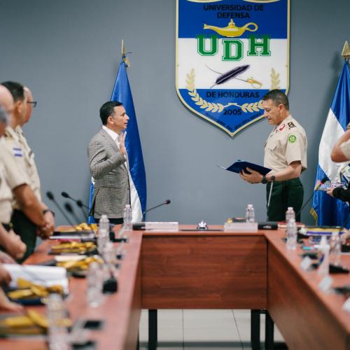 Juramentación de Enrique Rodríguez Burchard como nuevo presidente del Consejo Superior Universitario de la Universidad de Defensa de Honduras.